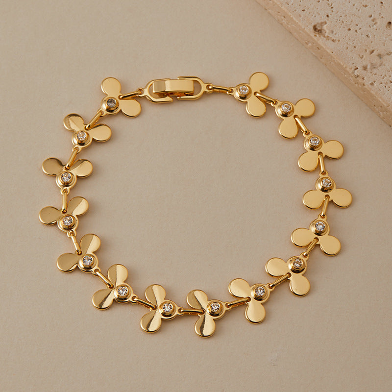 Elegant Clover Charm Gold Bracelet