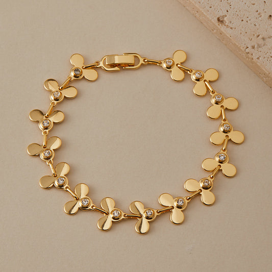 Elegant Clover Charm Gold Bracelet