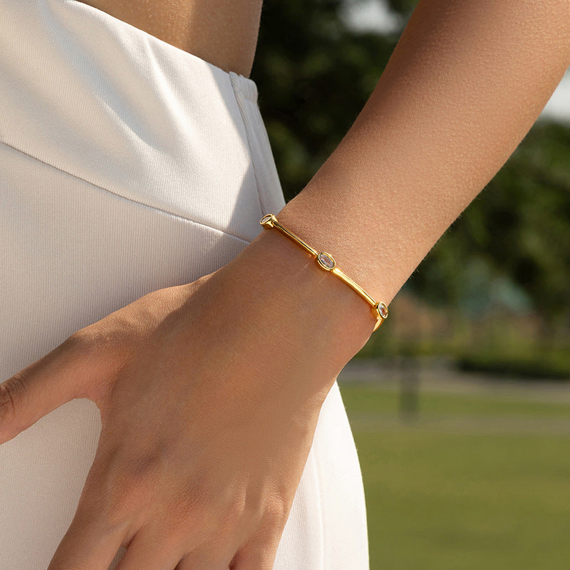 Elegant Geometric Rhinestone Bracelet